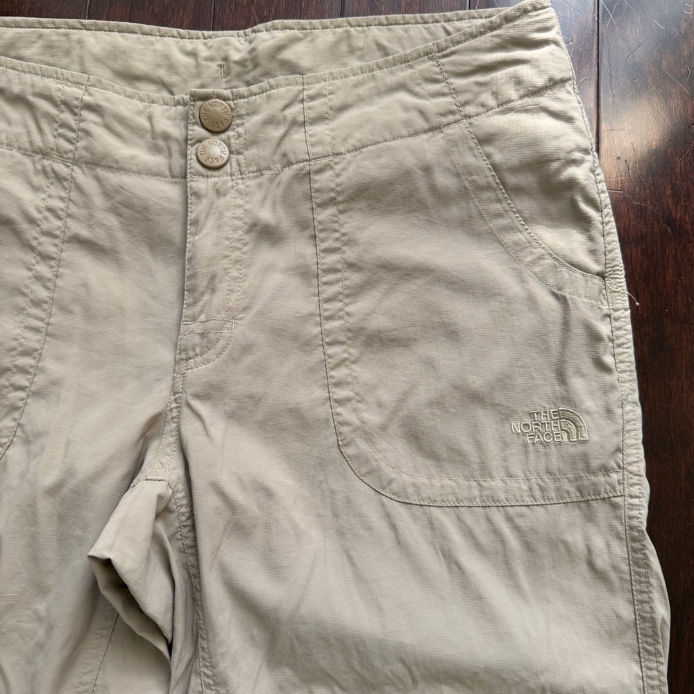 The North Face Women's Cargo Capri Shorts Size 10 Beige/Khaki Hiking Outdoor - Picture 2 of 8
